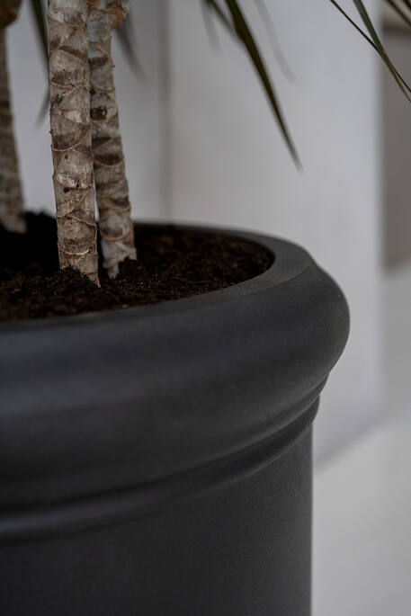 The Hartwell Classic Planter (Large) – Black