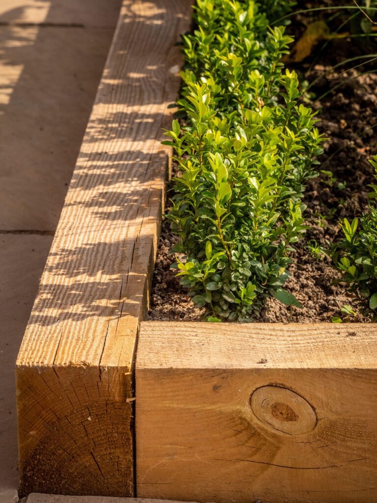 The substantial 200 x 100mm profile makes even a simple raised edge feel considered.
